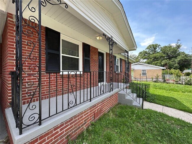 Building Photo - 506 Seville Dr
