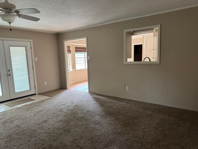 Building Photo - 3/2/2 Fenced Yard LISD Pet Friendly