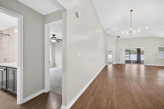 Building Photo - New Spacious 4 Bed - W/Amenities!