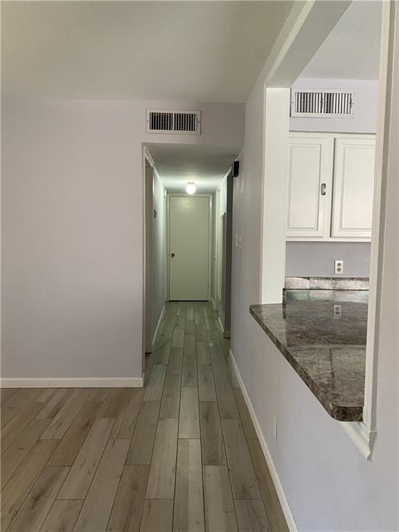 Building Photo - 1303 Barrington Dr