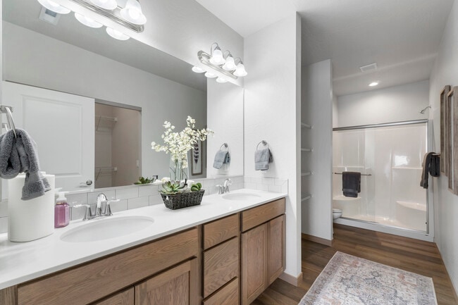 Dual sinks in primary bathroom - Majestic Villas