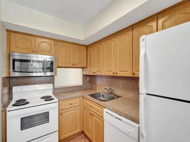 Building Photo - 4600 SW 67th Ave