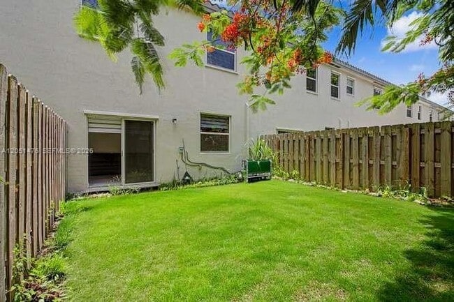 Building Photo - 1020 SE 26th Ter