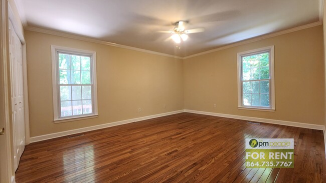 Building Photo - Beautiful 3/2 on Wooded Lot!