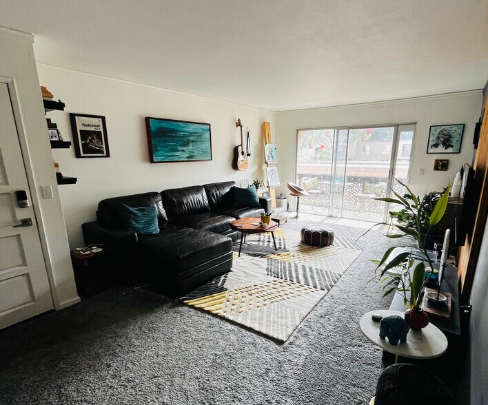 Living Room - 6600 Warner Ave