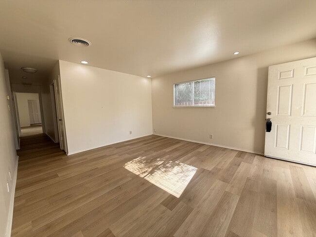 Building Photo - Remodeled Duplex in Central Sunnyvale Loca...