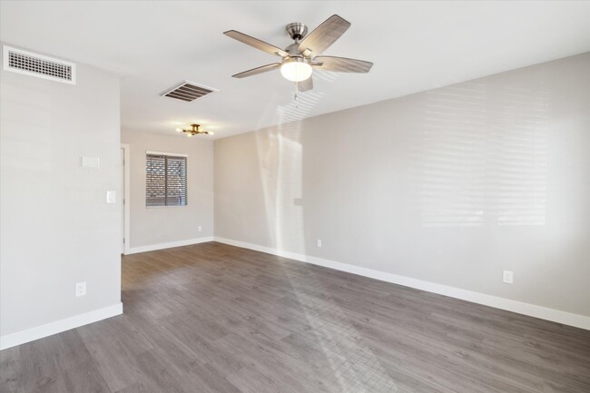 Looking in on the dining room space - 327 N 16th Ave