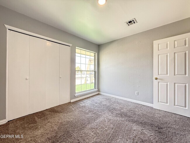 Building Photo - 10405 Ashwood Dr