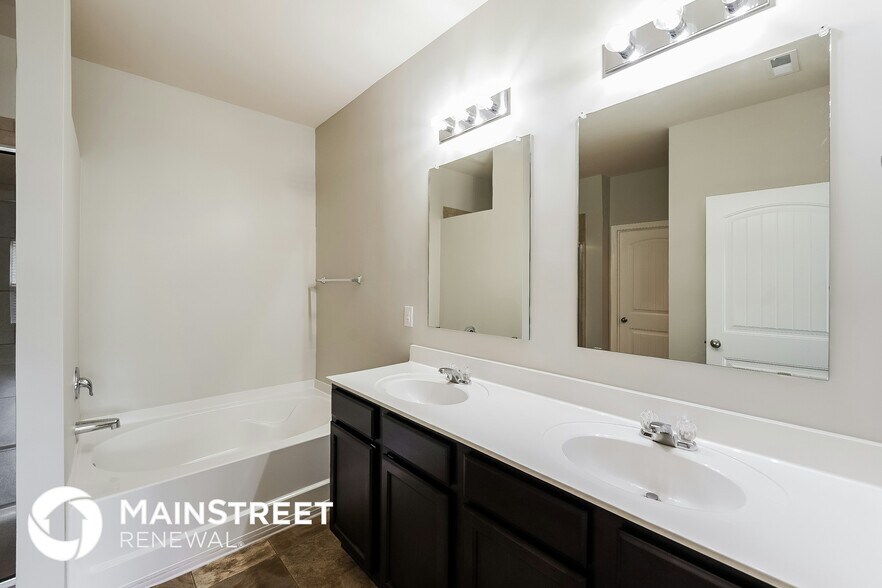 Building Photo - 5009 Bella Ct