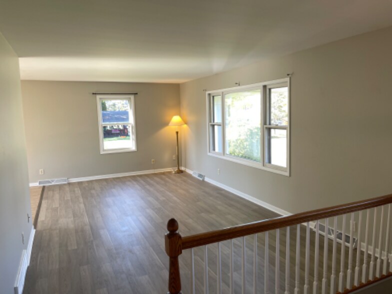 Building Photo - 2426 Highland Cir