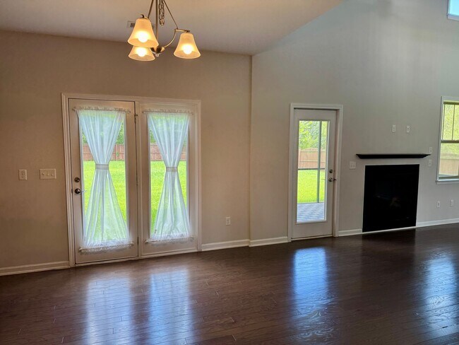 Building Photo - South AVL - Beautiful, Spacious, Versatile...