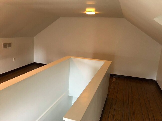 Building Photo - 153 Main St