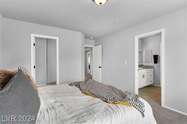 Building Photo - 7481 Moonglade St