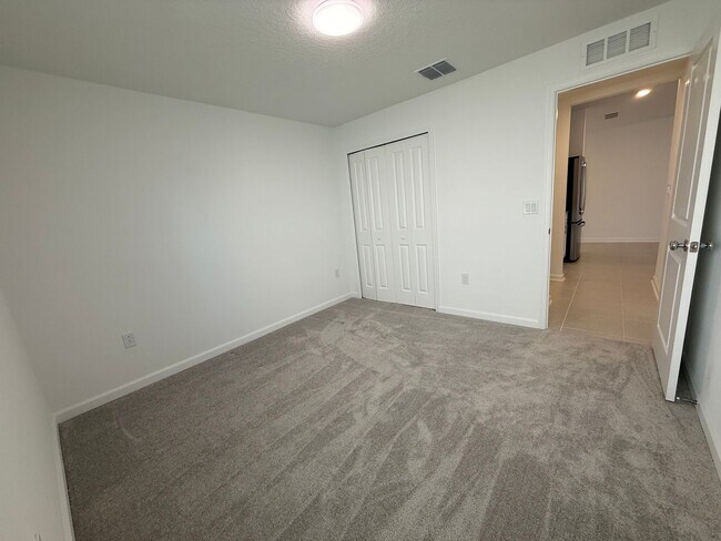 Building Photo - Beautiful 3 bedroom 2 bathroom house