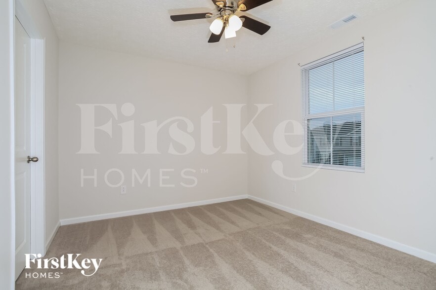 Building Photo - 1952 Lake Crest Dr