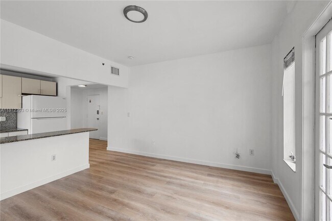 Building Photo - 918 Ocean Dr