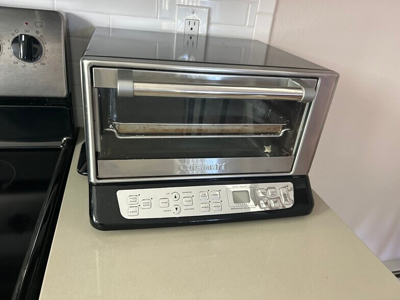 Building Photo - 57 Lakeshore Ct