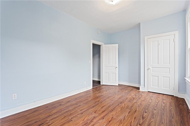 Building Photo - Beautiful Renovated 5 Bedroom House!