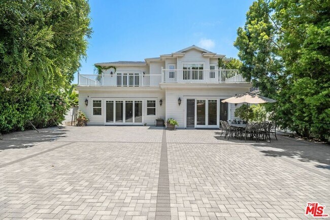 Building Photo - 453 S Bentley Ave