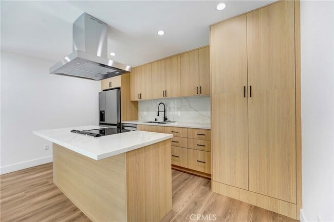 Building Photo - 2822 1/2 Waverly Drive Unit