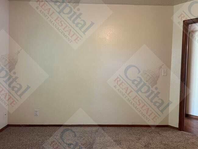 Building Photo - 1322 Glen Oaks Ct
