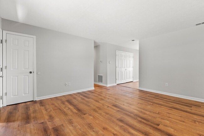Building Photo - 1576 Springfield Dr