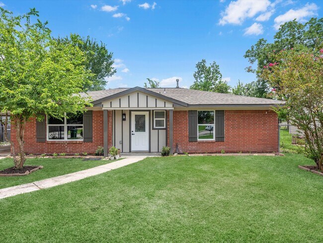 Building Photo - 5039 Briscoe St