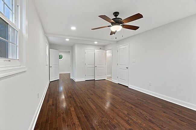 Building Photo - 409 Maiden Ln