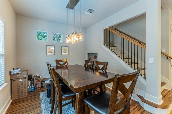 Building Photo - 1700 Singleton Ave