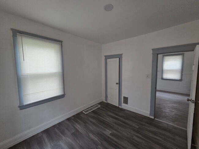 Building Photo - 15322 Yorick Ave