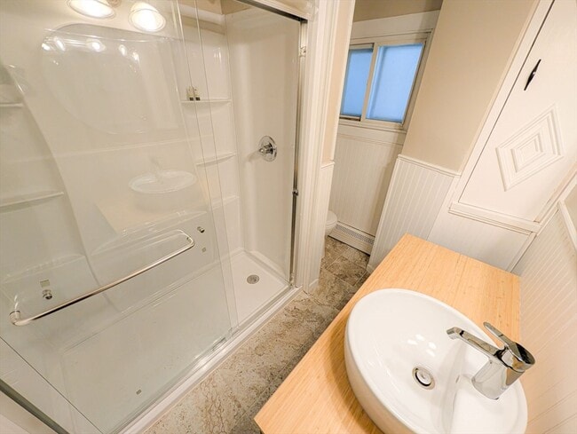 Building Photo - 103-105 Homer St