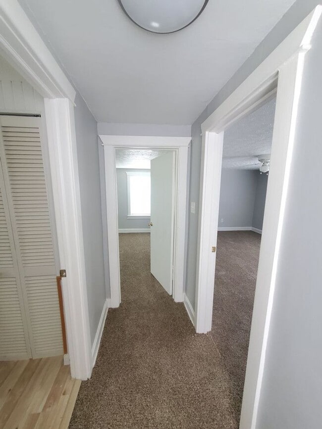 Building Photo - 2 BEDROOM SINGLE FAMILY HOME