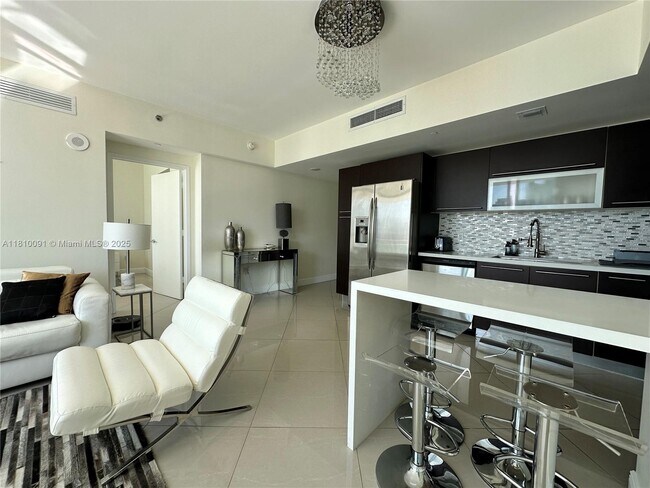 Building Photo - 950 Brickell Bay Dr