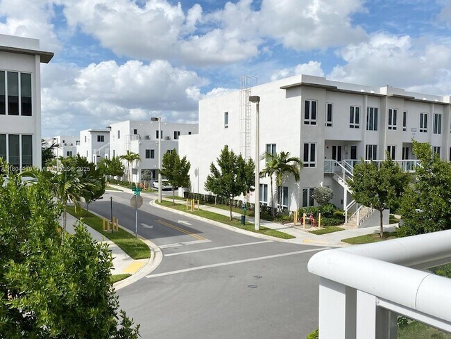 Building Photo - 10220 NW 63rd Terrace