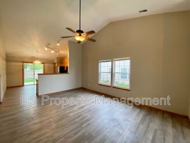 Building Photo - 5834 Blackley Ln