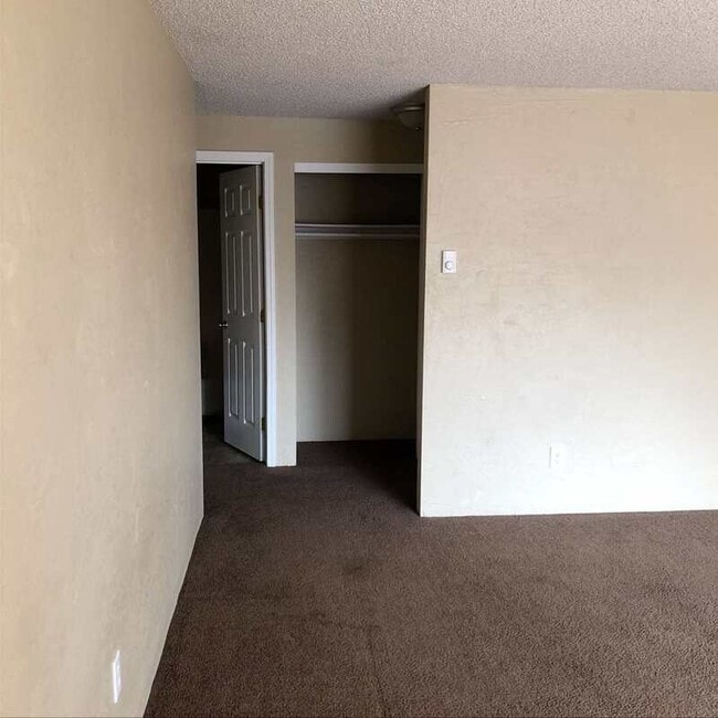 Building Photo - 248 W Clark St