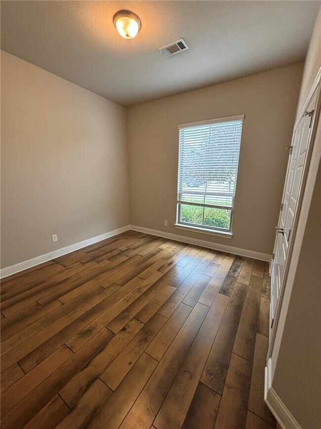 Building Photo - 4612 SW Birmingham St