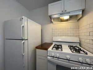 Building Photo - 827 Steves Ave