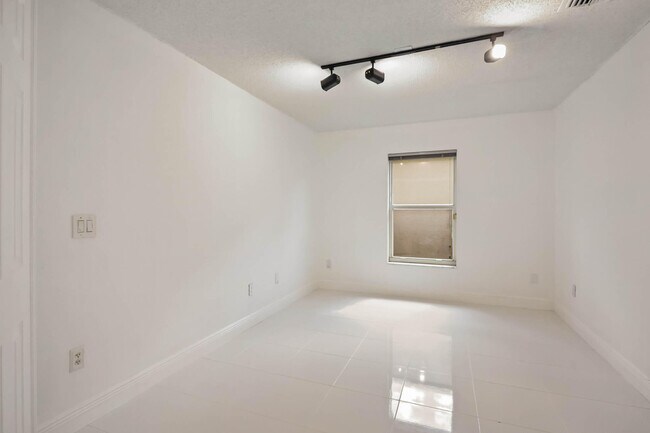 Building Photo - 13596 Weyburne Dr