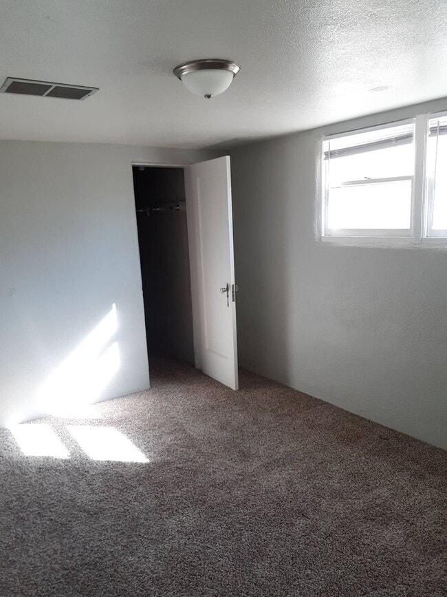 Building Photo - Nice Corner Lot