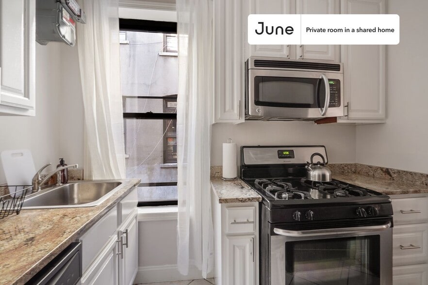 Building Photo - Private bedroom in 4 bed/1 bath Home