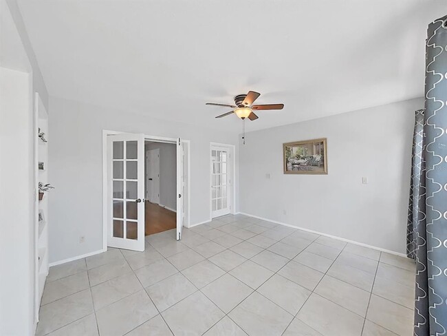 Building Photo - 878 Rustic Oaks Dr