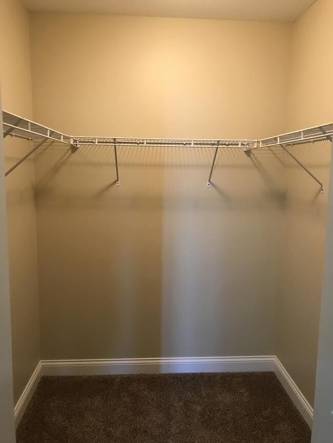 Building Photo - Now accepting application for 2 bedroom 2 ...