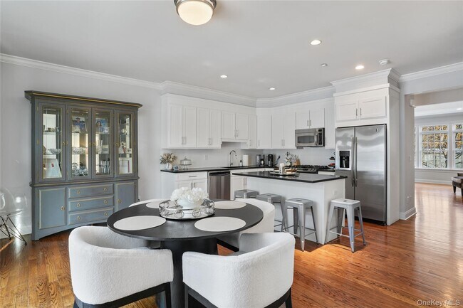 Building Photo - 11 Station Pl