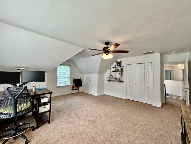 Building Photo - First-Time Rental! Available 08-07-26 - Fenced Yard, Pet Friendly, Attached 2-Car Garage!