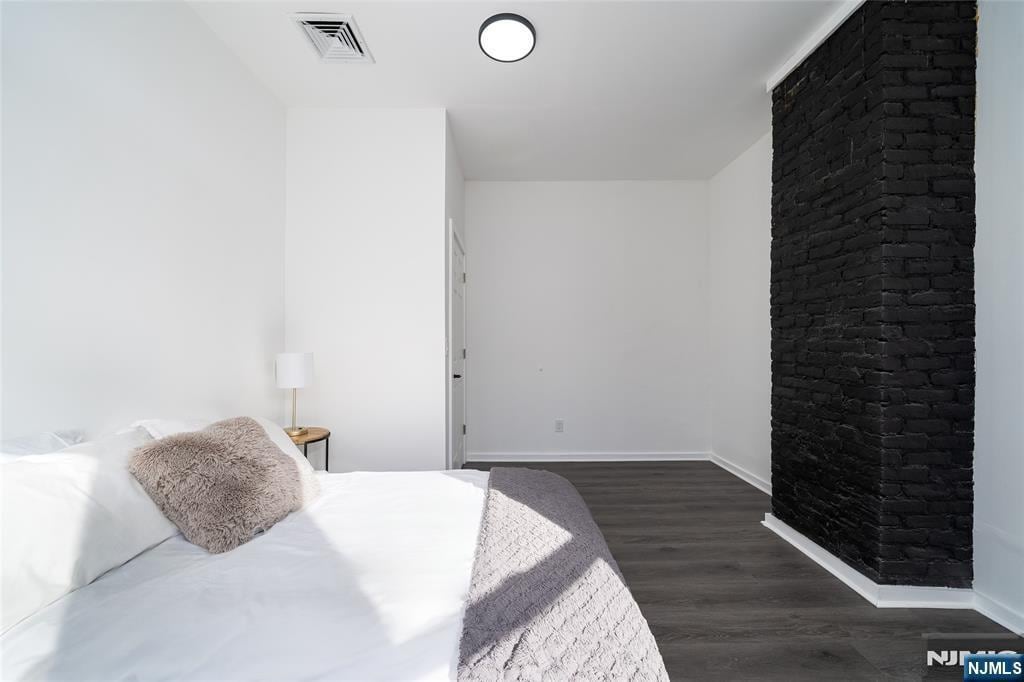 Building Photo - 10 McDougall St