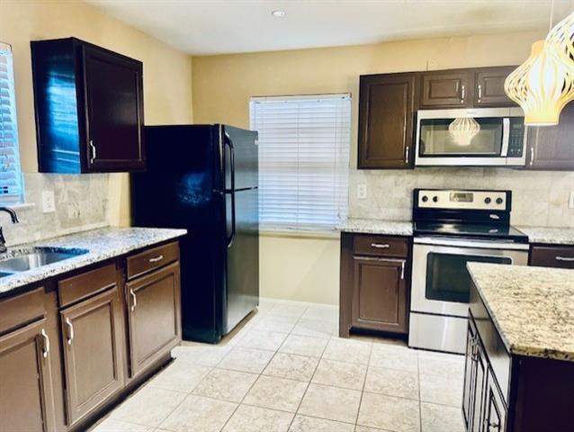 Building Photo - 4909 Avery Cir