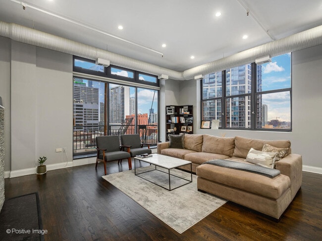 Building Photo - 360 W Illinois St