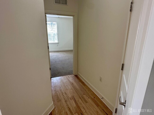 Building Photo - 101 Roosevelt Ave