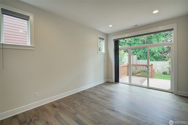 Building Photo - 5Bd/4Ba Bellevue House